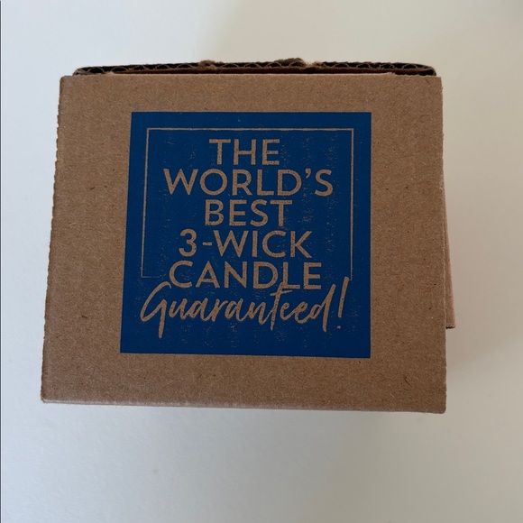 NWT Bath and Body Works White Barn Winter 3 Wick Candle with Box Cozy Blue Snow - Picture 4 of 10